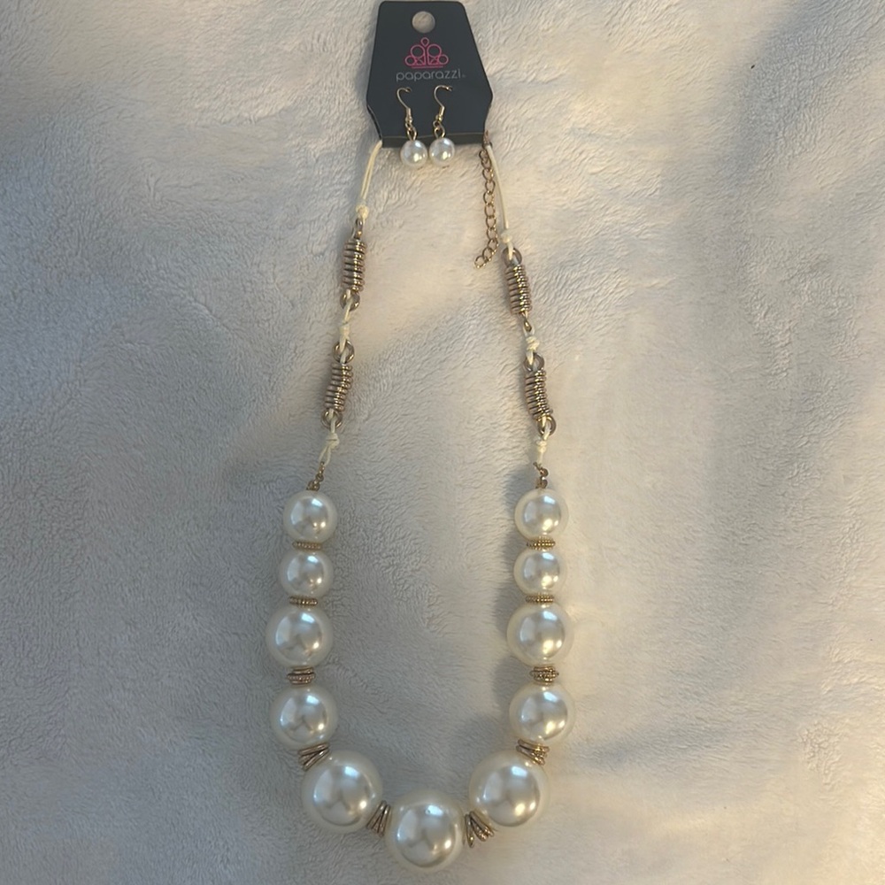 Paparazzi Gold and Cream Necklace Set